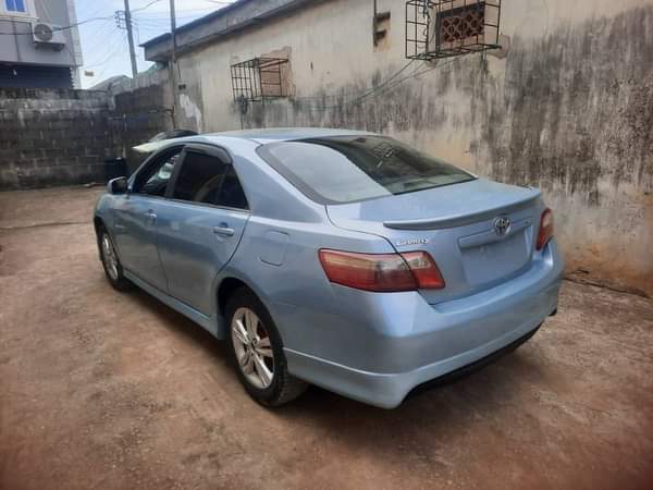 A picture of Clean Reg Toyota Camry Sport 2009 model untouched engine gear