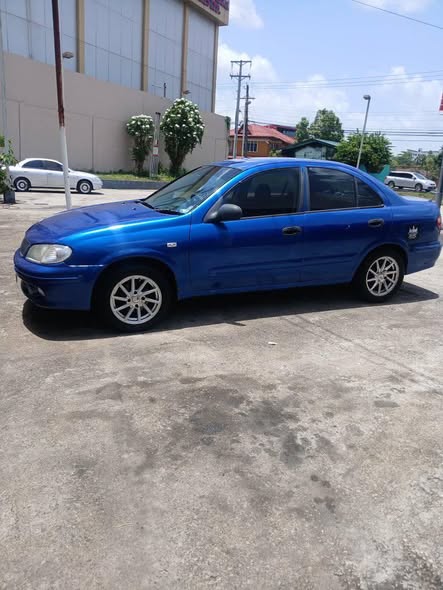 nissan almera