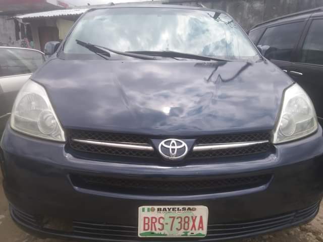A picture of Distress Sale Toyota SIENNA 2005 06 model with silent Engine