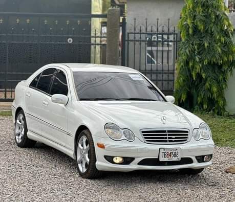 A picture of URGENT BUYERS ONLY CALL Mr Anthony 09063948959 CLEAN 2006 Mercedes