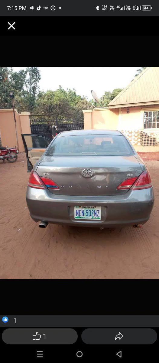 A picture of 2006 Toyota avalon