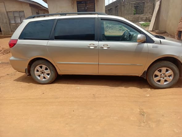 A picture of Toyota Sienna 2005 Toks standard 3MZ Engine