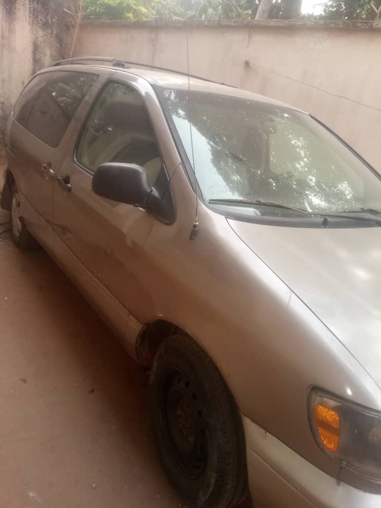A picture of TOYOTA SIENNA FIRST BODY FOR SALE silent Engine and perfect