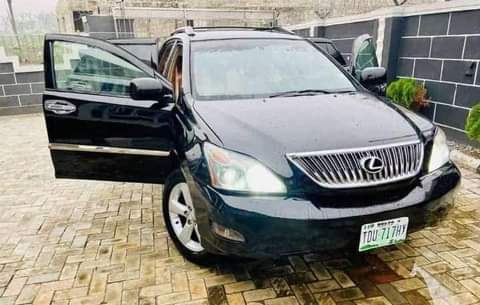 A picture of Lexus Rx330