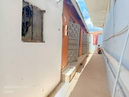 A picture of Am selling this commercial flat building of 3 floors in
