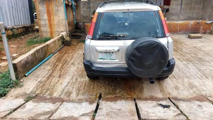 A picture of Honda CR V 1999 model