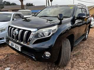 A picture of Toyota Land Cruiser model 2015 140M