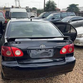 A picture of TOYOTA COROLLA