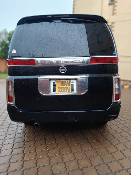A picture of Nissan elgrand 7 5m