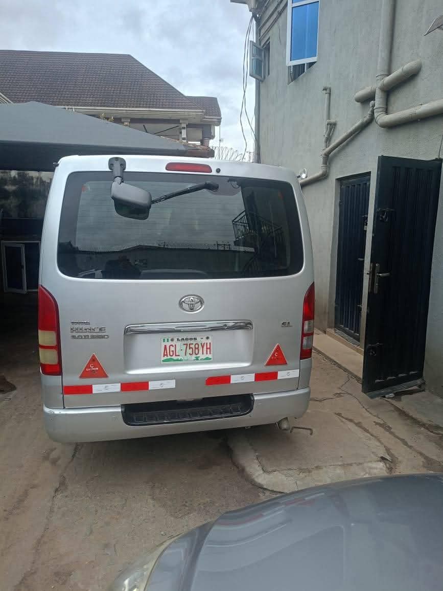 A picture of 2008 Toyota hummer bus