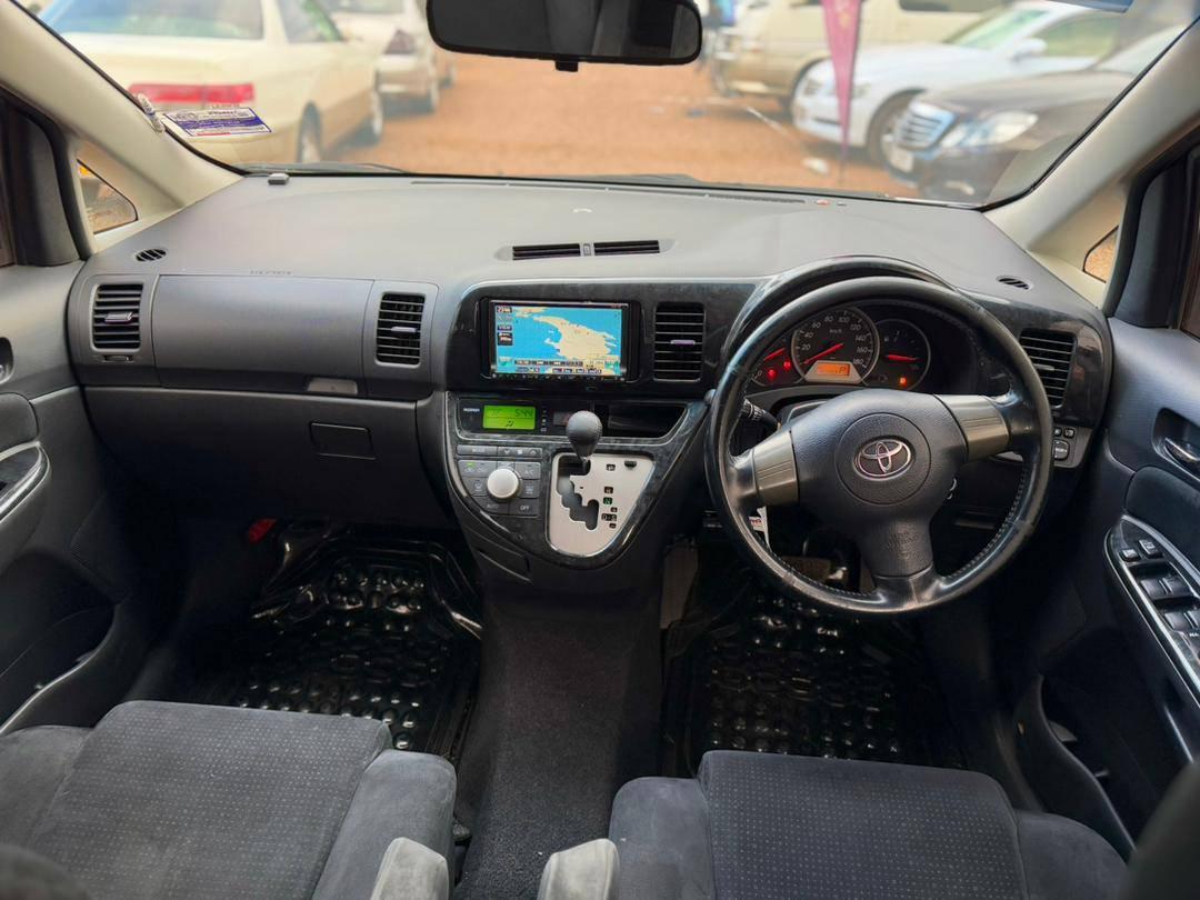 A picture of Toyota Wish 2008 model 1.8cc