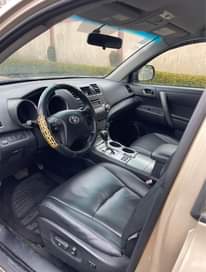A picture of Neatly used Highlander Sport
