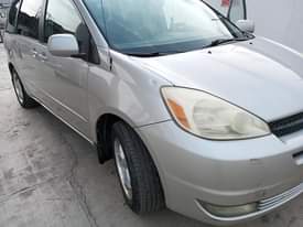 A picture of Toyota sienna xle 04
