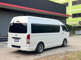 A picture of 2010 toyota commuter