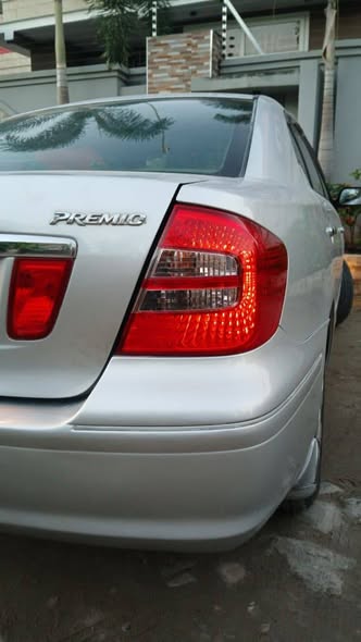 A picture of 2005 TOYOTA PREMIO F