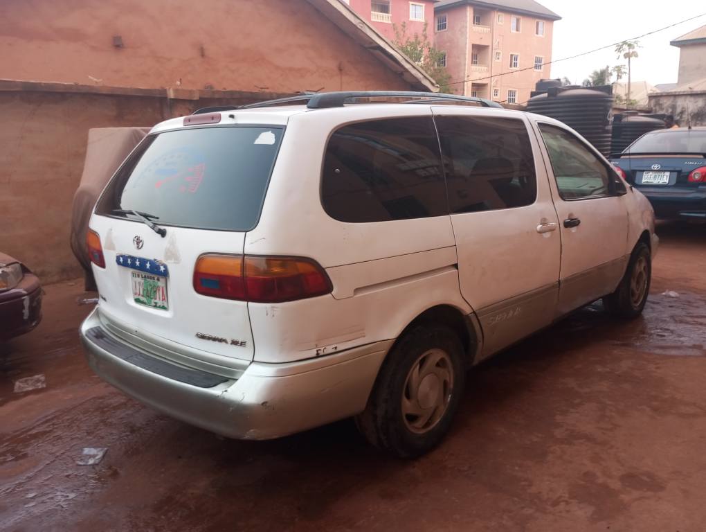 A picture of Toyota sienna