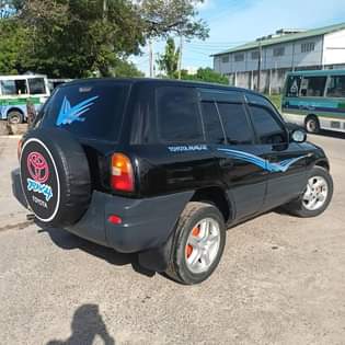 A picture of Rav4 old