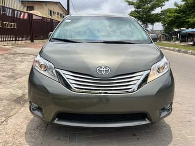 A picture of 2015 Toyota sienna tokumbo Price 14m Location Amuwo odofin Lagos