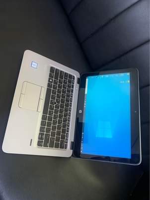 A picture of Hp820. g3. i5 6 8G 256G. Touch screen