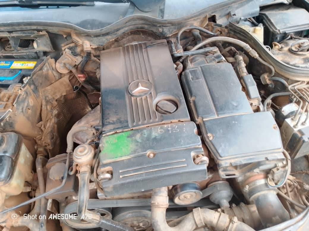 A picture of Benz c 230 pure first body pan 4 plugs Auto