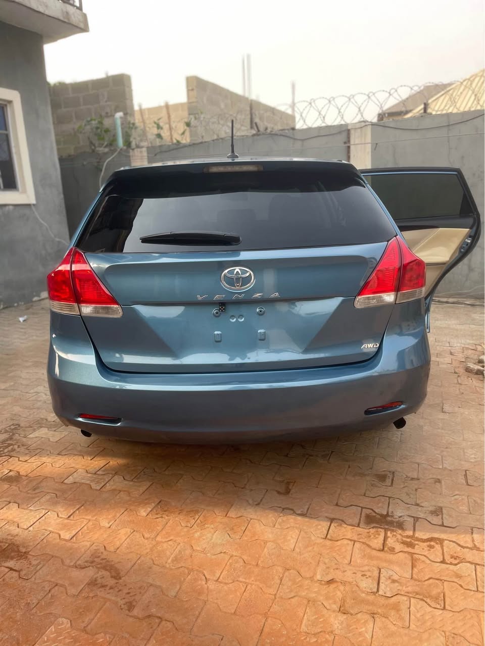 A picture of Distress distress Toyota venza 2010 full uption 07041840355