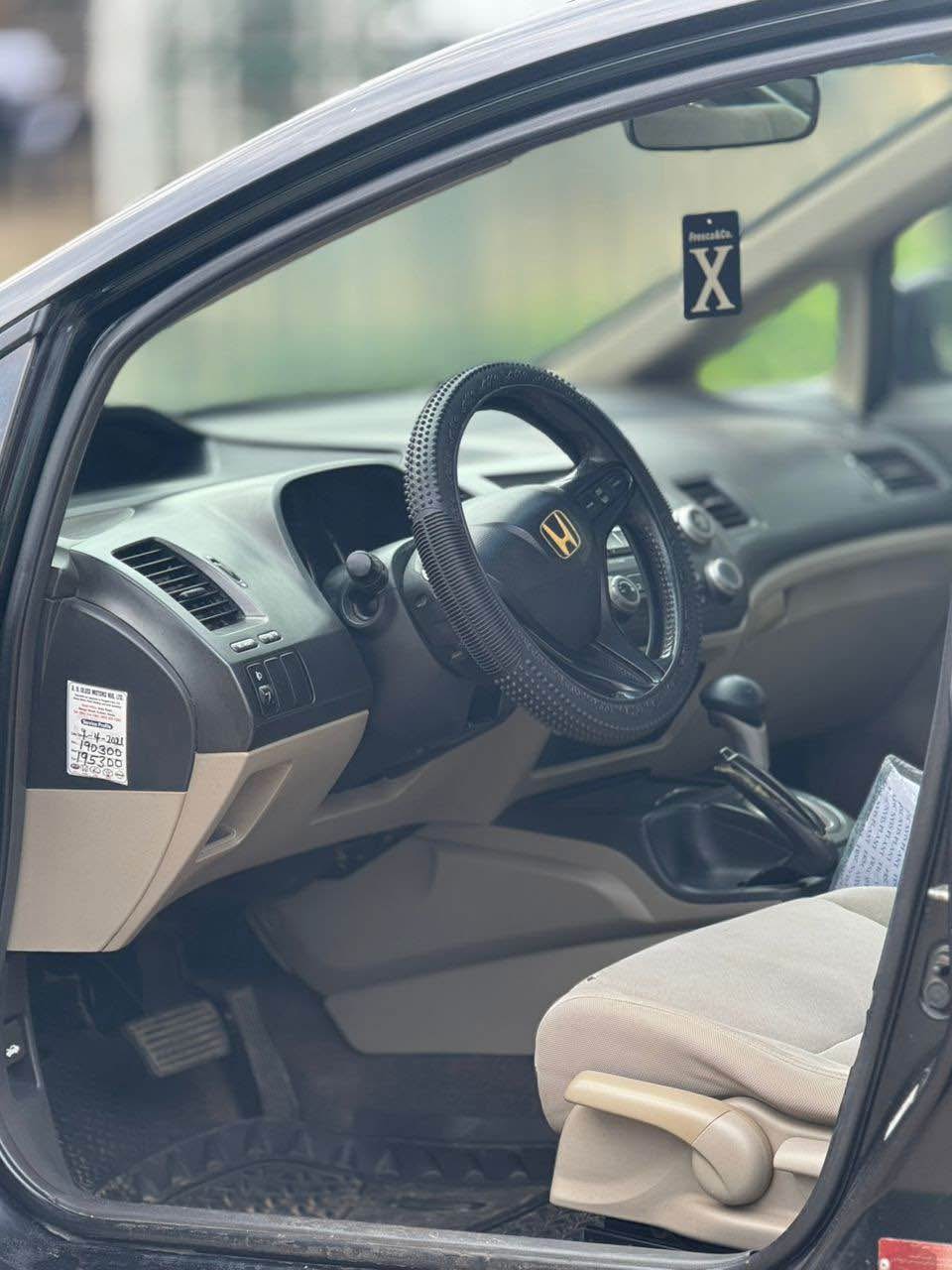 A picture of EXTREMELY SHARP 2009 HONDA CIVIC BOUGHT BRAND NEW BUT SLIGHTLY