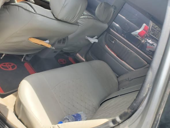 A picture of 2005 Toyota avalon xle