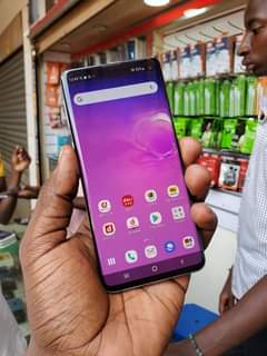 A picture of S10plus 128GB 8GB RAM 640K CLEAR CAMERA FASTEST INTERNET CONNECTION