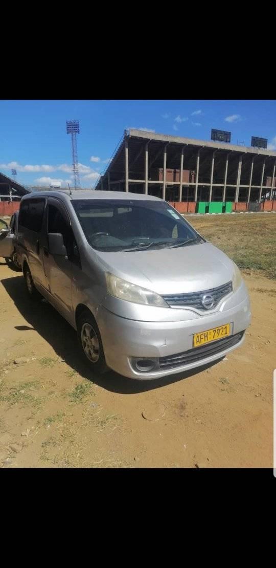 nissan nv200