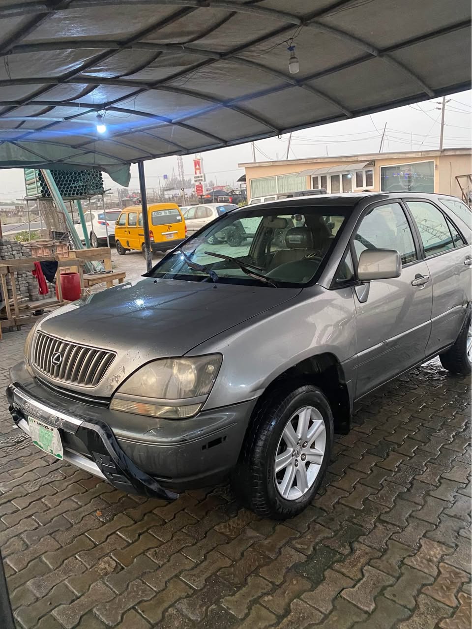 A picture of Lexus Rx300 4X4 drive fullest option call 07032085402