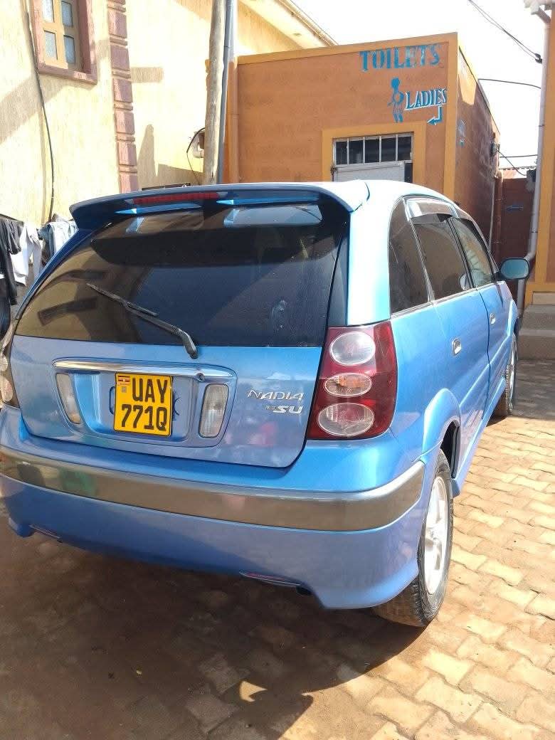A picture of 1999 Toyota 1999