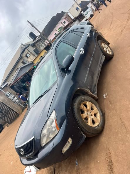 A picture of Quick sales Lexus rx330 engine nd gear with ac 5