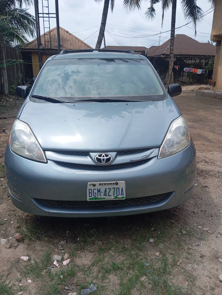 A picture of Toyota Sienna 2007