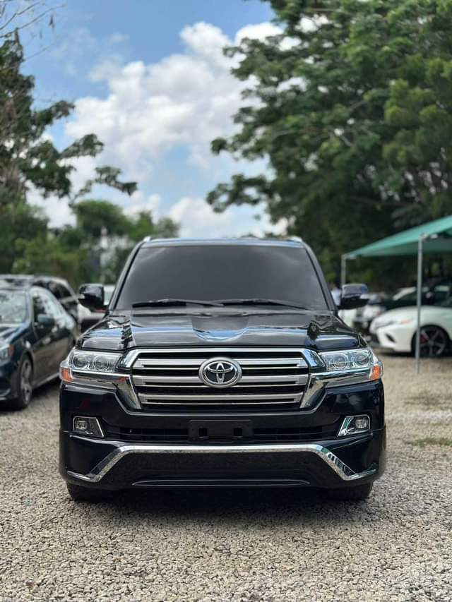 A picture of Super clean 2005 upgraded to 2020 Toyota Land Cruiser going