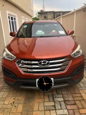 A picture of Hyundai Santa Fe 2015 model barely used Toks standard Price
