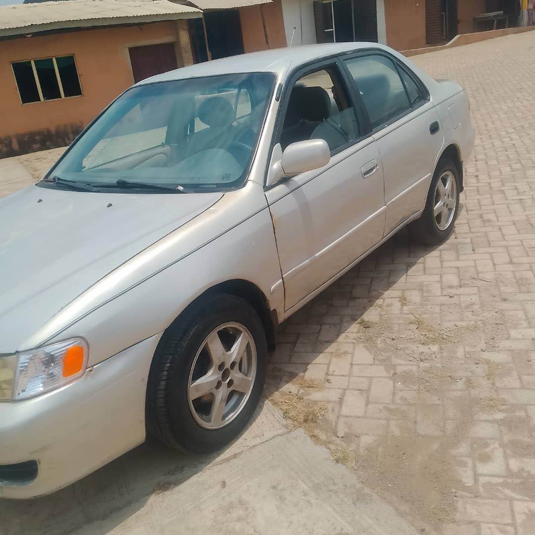 A picture of Toyota Corolla 2001