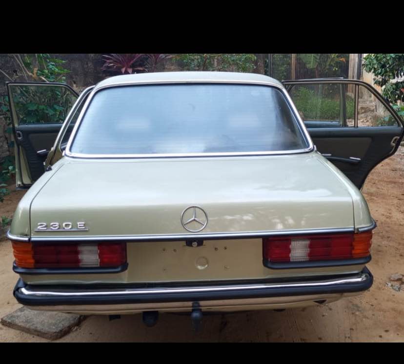 A picture of Vintage Mercedes Benz W123 230E