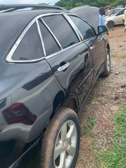 A picture of Lexus 350