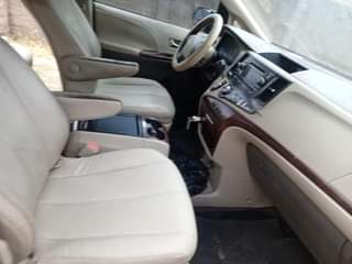 A picture of Toyota Sienna 2011 xle