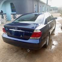 A picture of Toyota Camry 2005. Some part flash on first body. Engine