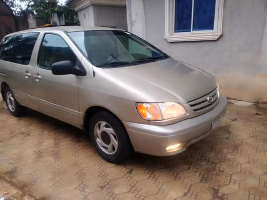 A picture of 2001 model 08067069081
