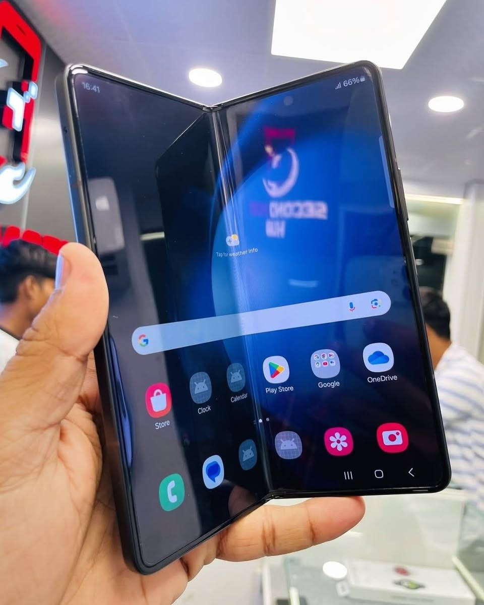 A picture of Samsung galaxy fold 5 deposit 200k commitment we deliver to