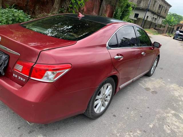 A picture of Lexus es350 2011