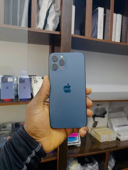 A picture of IPhone 12promax