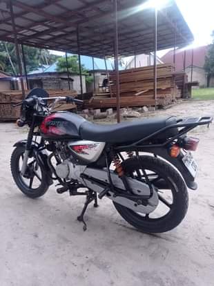 A picture of Boxer x125 inauzwa Call WhatsApp 0766670030 Maongezi yapo