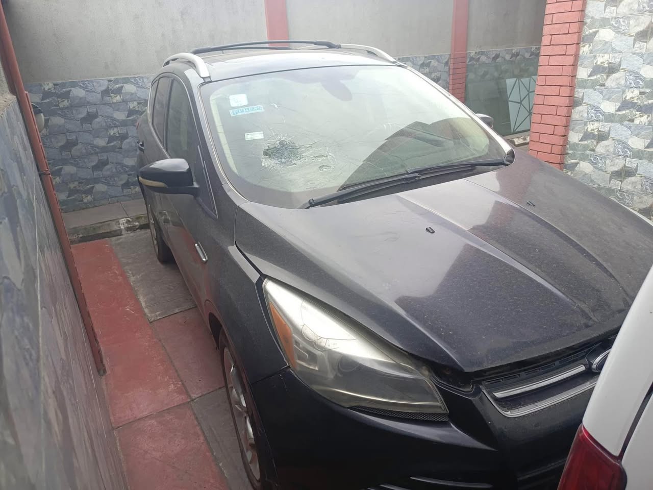 A picture of NEATLY USED FORD ESCAPE 2013 MODEL GEAR NEEDS ATTENTION 3.4M