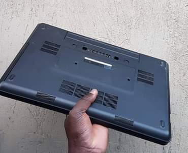 A picture of Dell core i3 laptop