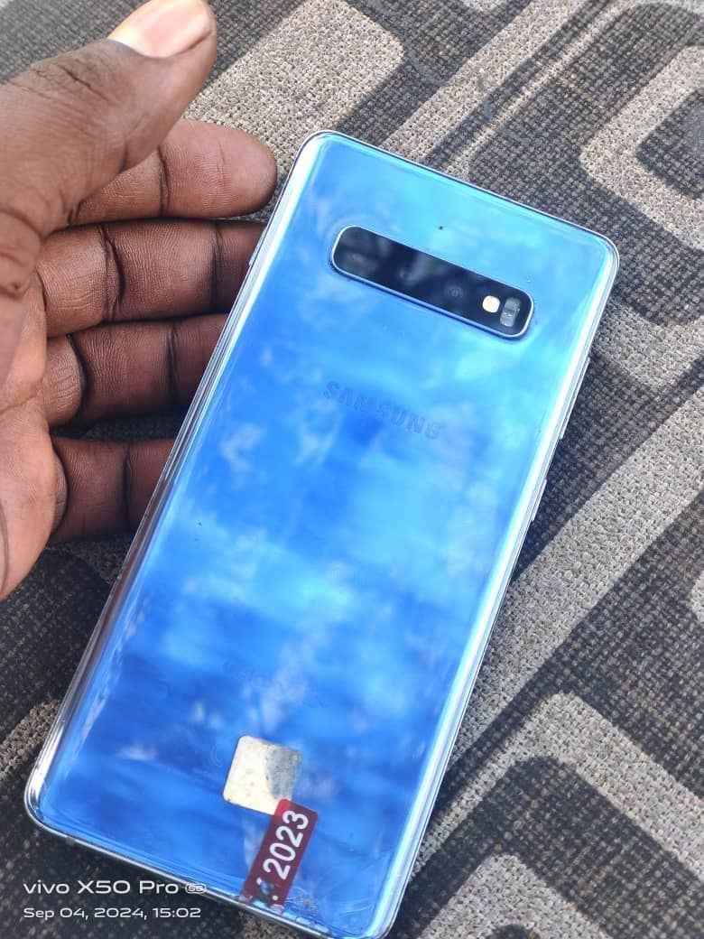 A picture of samsung s10 