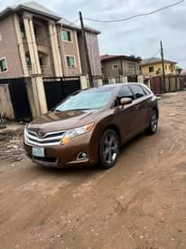 A picture of Toyota Venza 2011 Full Options Toks STD