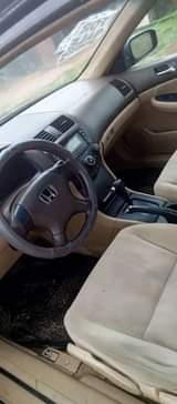 A picture of Honda accord 2005 model 4plugs